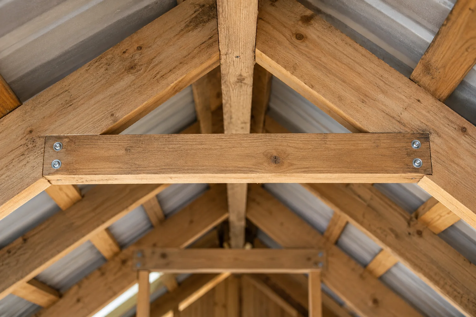 Ridge tie across the rafters